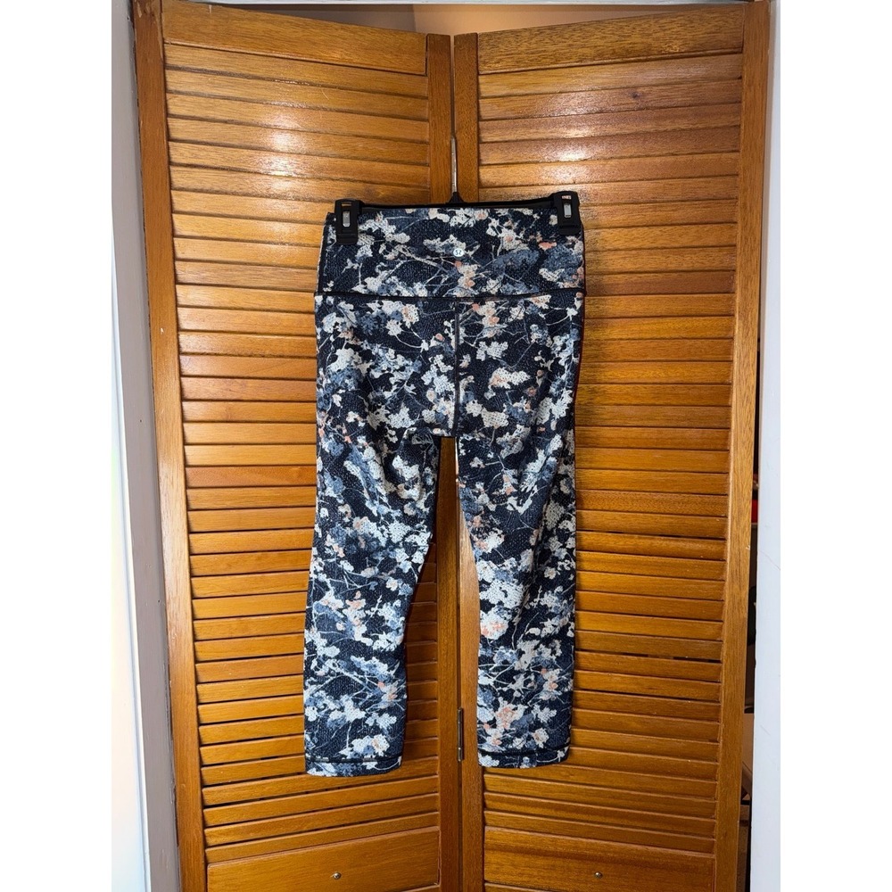 Lululemon Wunder Under Cropped Leggings. Womens Size 6 - Picture 3 of 6